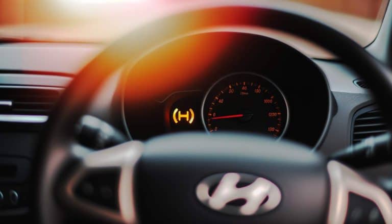 Pourquoi le voyant moteur s’allume sur Hyundai Tucson ? Analyse approfondie et solutions pratiques Pourquoi le voyant moteur s'allume-t-il sur Hyundai Tucson ?